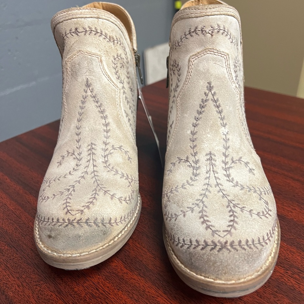 Embroidered Cream Ankle Booties